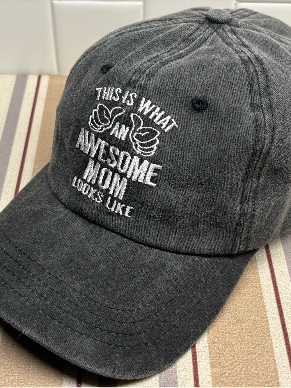 Embroidered 'Awesome Mom' Black Baseball Cap